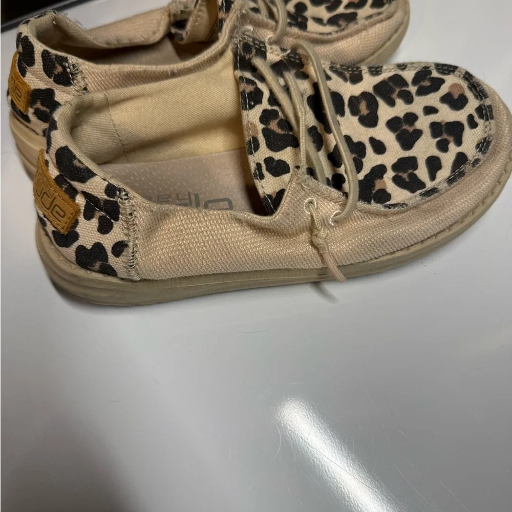Hey Dude Wendy Youth Funk Leopard Print Slip On Shoes Size 2Y